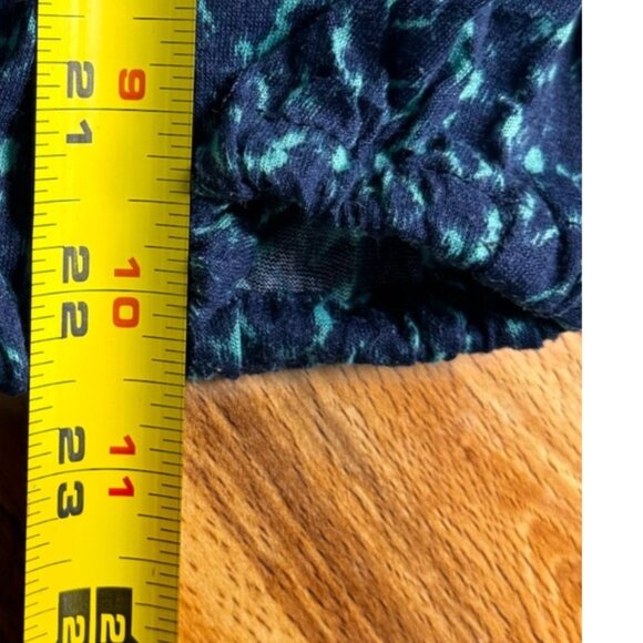 Daisy Fuentes Short Sleeve Blue Blouse Casual Stretchy Comfy Top Small - Picture 6 of 7